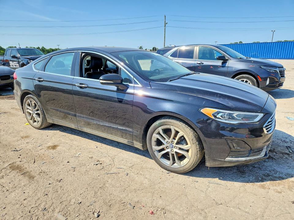 67445176 :رقم المزاد ، 3FA6P0CD8KR130198 vin ، 2019 Ford Fusion مزاد بيع