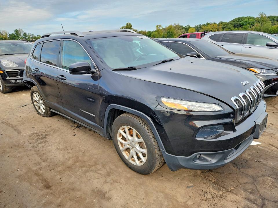 Auction sale of the 2016 Jeep Cherokee, vin: 1C4PJMCS2GW102892, lot number: 69290916