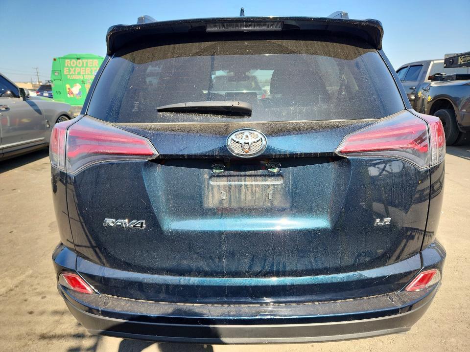 2018 Toyota Rav4 მანქანა იყიდება აუქციონზე, vin: JTMZFREV0JJ176086, აუქციონის ნომერი: 70357486