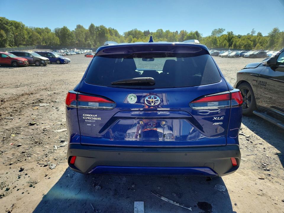 67773276 :رقم المزاد ، 7MUDAABG2NV032053 vin ، 2022 Toyota Corolla Cross مزاد بيع