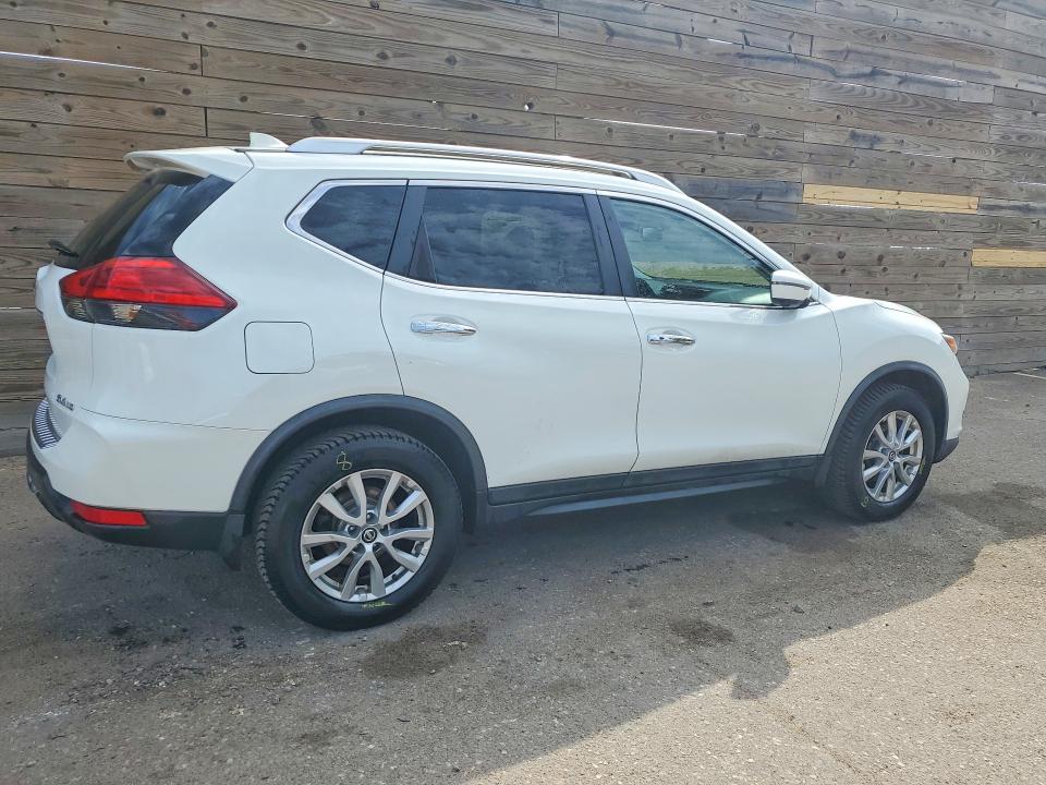 64813646 :رقم المزاد ، KNMAT2MV8HP587290 vin ، 2017 Nissan Rogue مزاد بيع