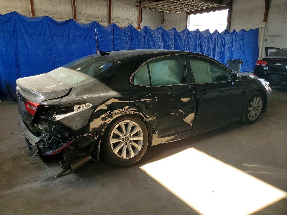 69336736 :رقم المزاد ، 4T1B11HKXKU821602 vin ، 2019 Toyota Camry مزاد بيع