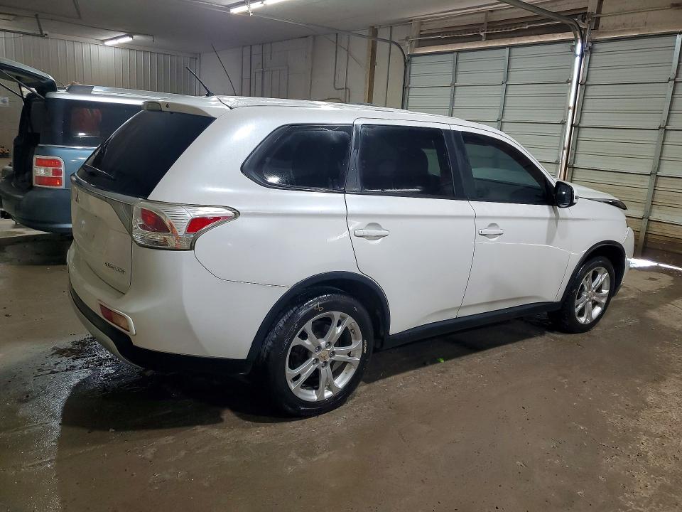 67168526 :رقم المزاد ، JA4AZ3A3XFZ011154 vin ، 2015 Mitsubishi Outlander مزاد بيع