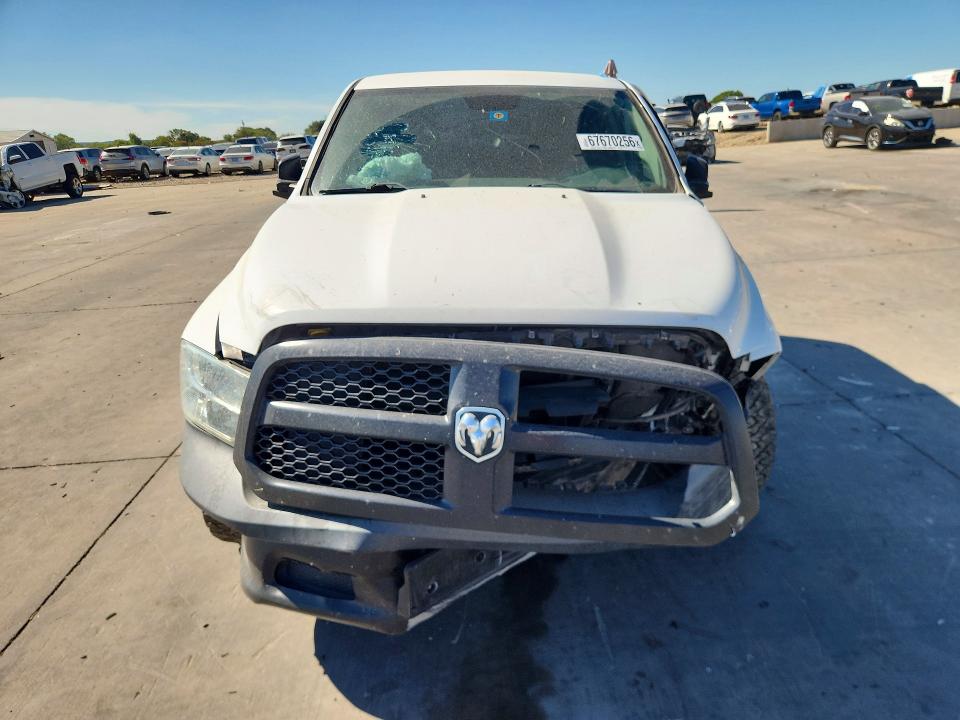 67670256 :رقم المزاد ، 1C6RR6FG9JS304171 vin ، 2018 Ram 1500 مزاد بيع