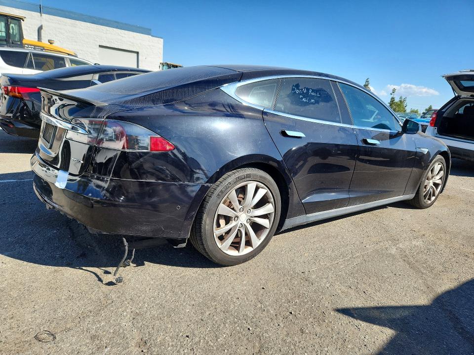 Продажа на аукционе авто 2015 Tesla Model S, vin: 5YJSA1H28FF082636, номер лота: 70790896