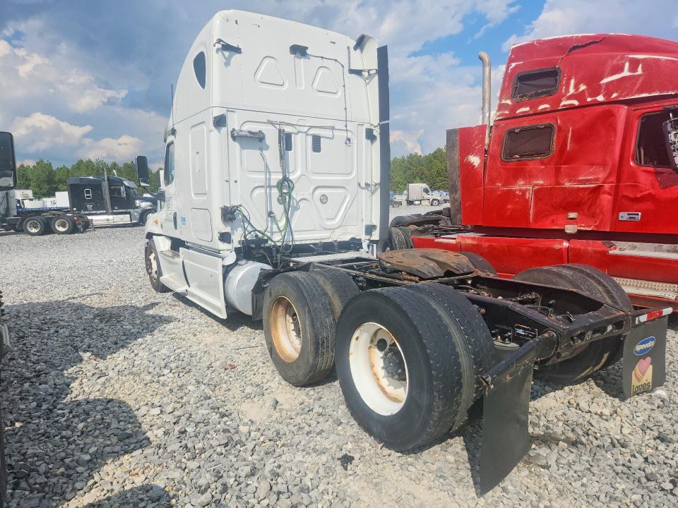 2013 Freightliner Cascadia 125 მანქანა იყიდება აუქციონზე, vin: 3AKJGLDR4DSBC8039, აუქციონის ნომერი: 68956936