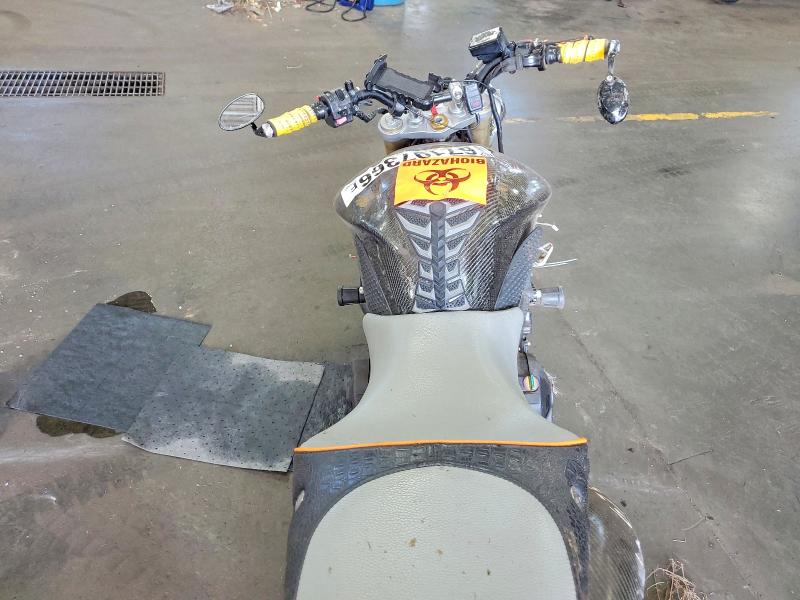 67197366 :رقم المزاد ، SMTD01NE58J339324 vin ، 2008 Triumph Motorcycle Street Triple مزاد بيع