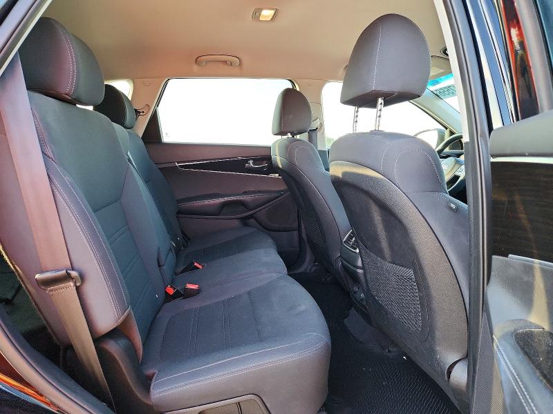 69647556 :رقم المزاد ، 5XYPG4A37KG568155 vin ، 2019 Kia Sorento مزاد بيع