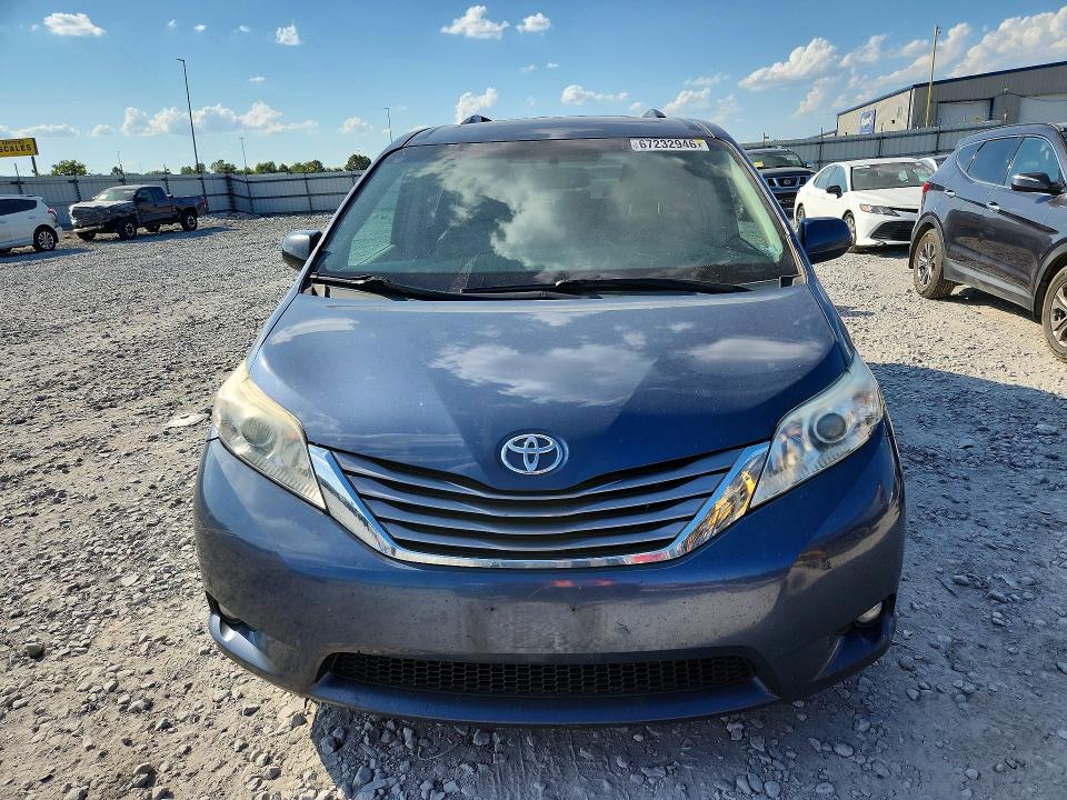 67232946 :رقم المزاد ، 5TDDK3DC3FS113478 vin ، 2015 Toyota Sienna مزاد بيع