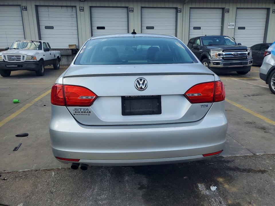 67010146 :رقم المزاد ، 3VWLL7AJ9CM368387 vin ، 2012 Volkswagen Jetta مزاد بيع
