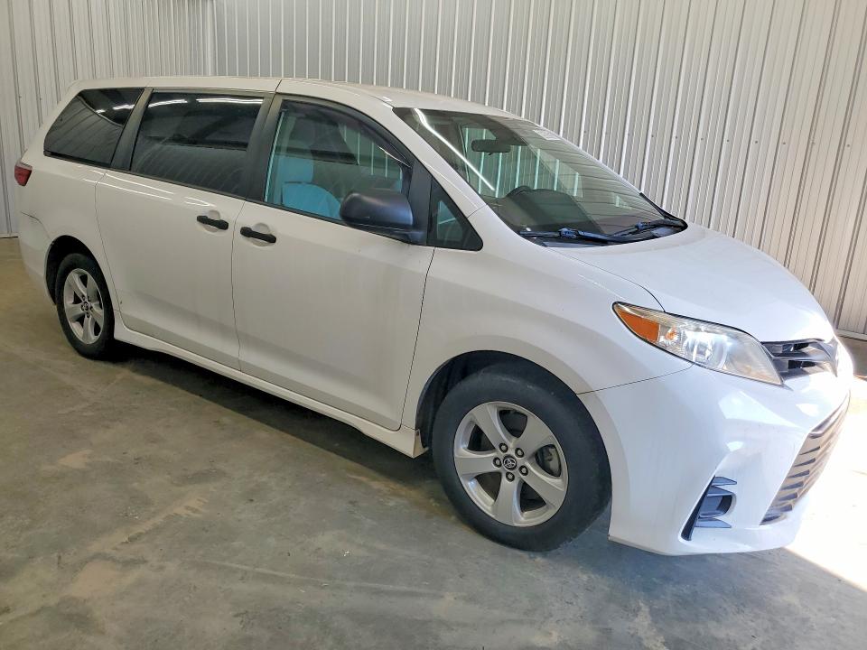 69585926 :رقم المزاد ، 5TDZZ3DCXKS004835 vin ، 2019 Toyota Sienna مزاد بيع