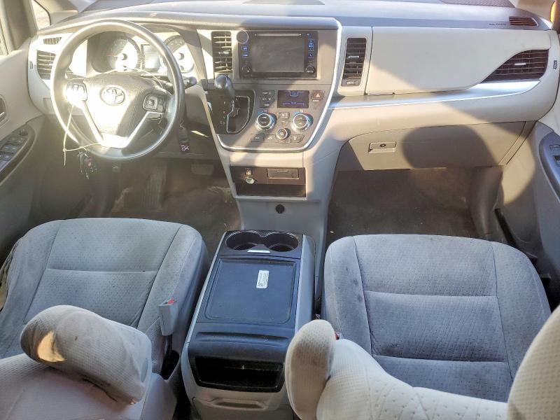 67699156 :رقم المزاد ، 5TDKK3DC8FS565997 vin ، 2015 Toyota Sienna مزاد بيع