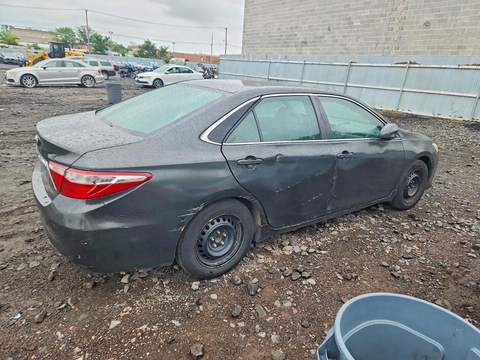 67389296 :رقم المزاد ، 4T1BD1FK3FU157921 vin ، 2015 Toyota Camry Hybrid مزاد بيع