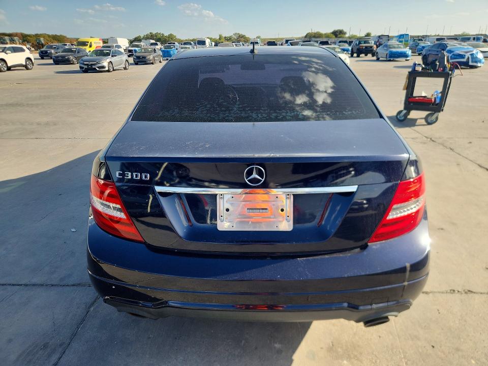 2013 Mercedes-benz C მანქანა იყიდება აუქციონზე, vin: WDDGF8AB6DR242200, აუქციონის ნომერი: 69195926