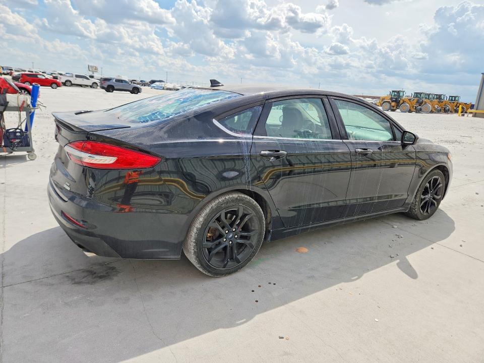 68240946 :رقم المزاد ، 3FA6P0HDXKR231686 vin ، 2019 Ford Fusion مزاد بيع