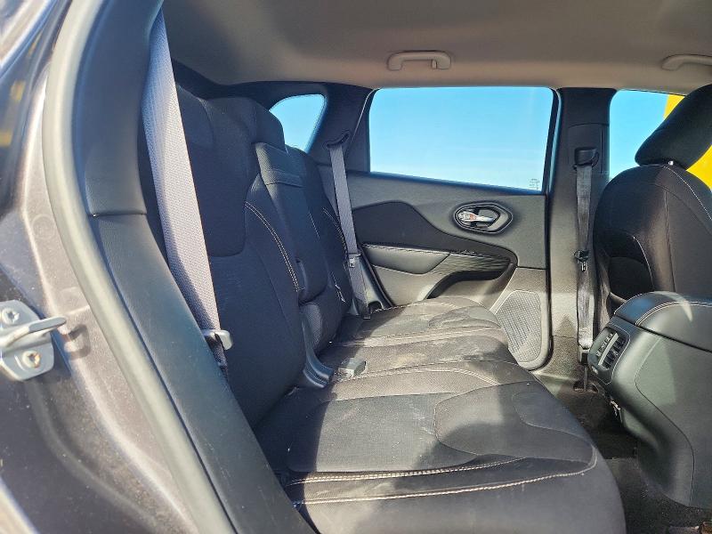 69092376 :رقم المزاد ، 1C4PJLCB5GW110429 vin ، 2016 Jeep Cherokee مزاد بيع