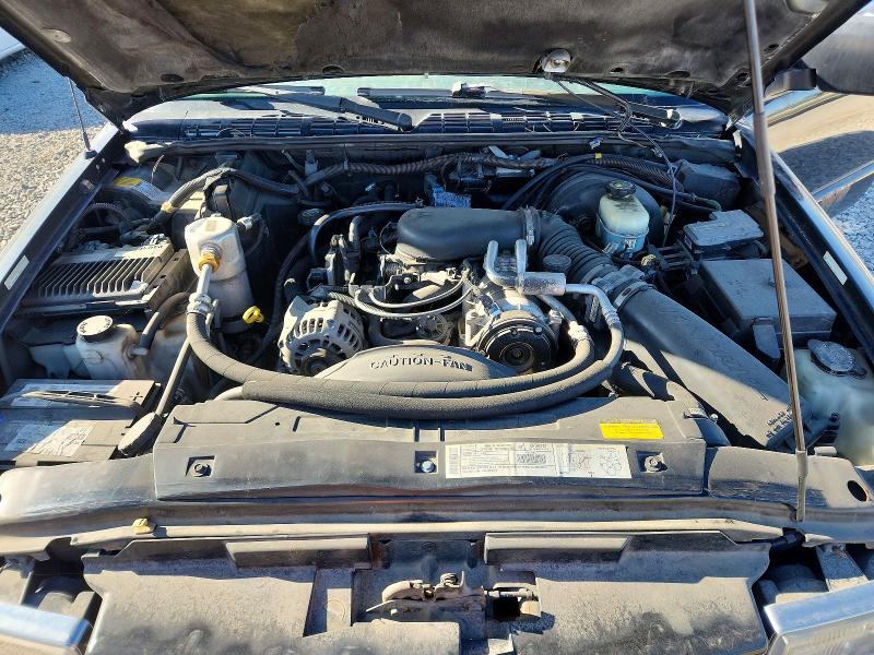 69032086 :رقم المزاد ، 1GNCT18W0YK104630 vin ، 2000 Chevrolet Blazer مزاد بيع