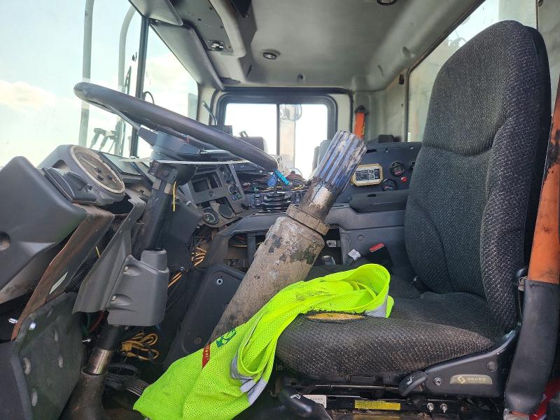 67975006 :رقم المزاد ، 1M2AV17C8DM010359 vin ، 2013 Mack Mru633 مزاد بيع