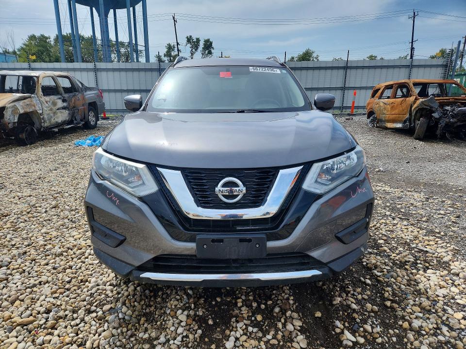 2017 Nissan Rogue მანქანა იყიდება აუქციონზე, vin: 5N1AT2MV2HC811639, აუქციონის ნომერი: 66722496