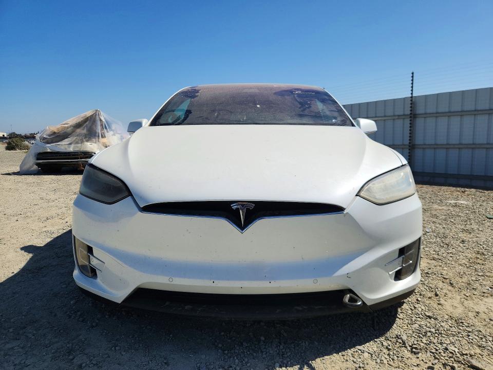 59411156 :رقم المزاد ، 5YJXCBE27HF059233 vin ، 2017 Tesla Model X مزاد بيع