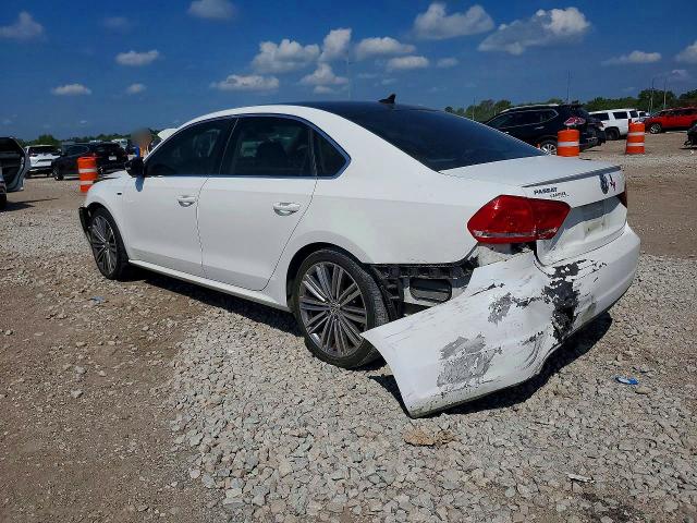 67066306 :رقم المزاد ، 1VWBS7A37FC068174 vin ، 2015 Volkswagen Passat مزاد بيع