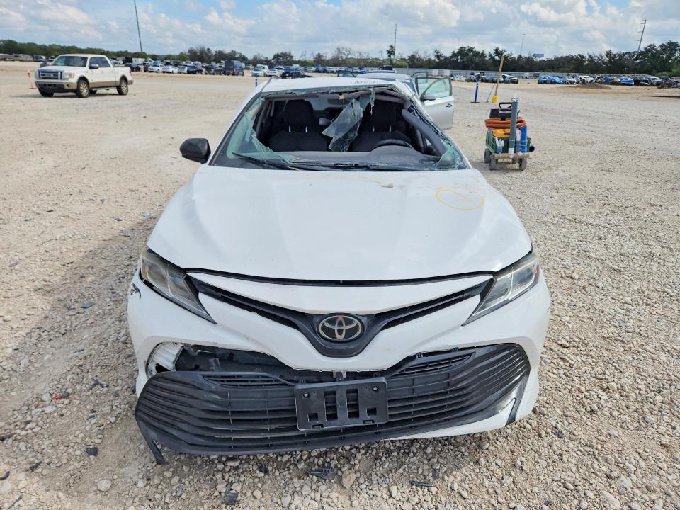 69191866 :رقم المزاد ، 4T1B11HK1KU263736 vin ، 2019 Toyota Camry مزاد بيع