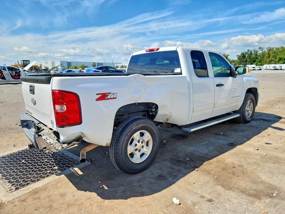 70797596 :رقم المزاد ، 2GCEC19J281290580 vin ، 2008 Chevrolet Silverado مزاد بيع
