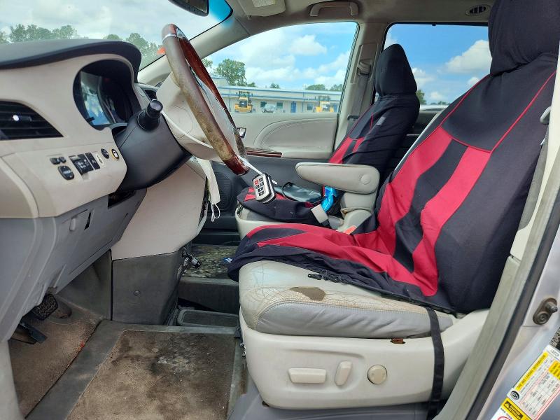 68234126 :رقم المزاد ، 5TDYK3DC0BS111053 vin ، 2011 Toyota Sienna مزاد بيع