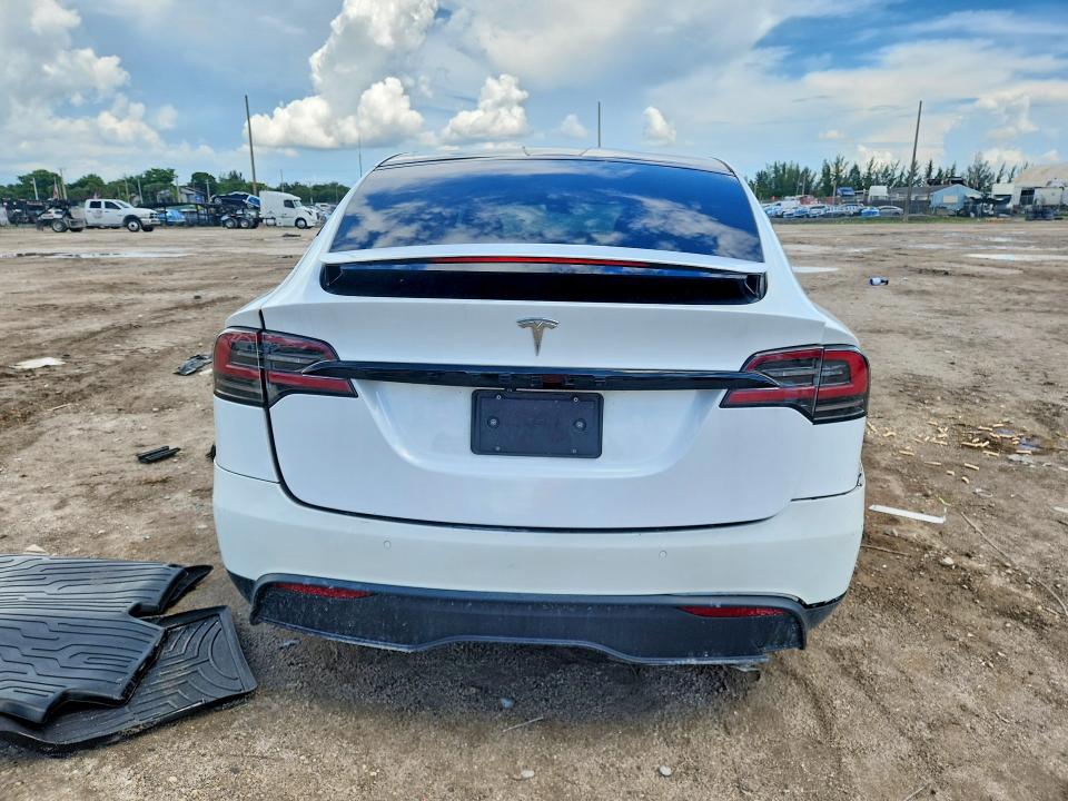 67982056 :رقم المزاد ، 7SAXCDE57NF364445 vin ، 2022 Tesla Model X مزاد بيع
