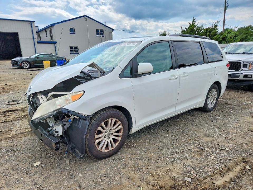 Продаж на аукціоні авто 2013 Toyota Sienna, vin: 5TDYK3DC1DS397210, номер лоту: 67985726