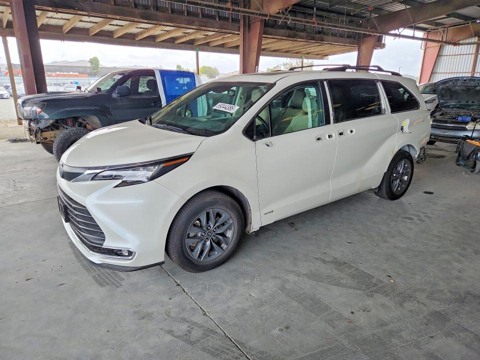 2021 Toyota Sienna მანქანა იყიდება აუქციონზე, vin: 5TDJSKFC6MS017271, აუქციონის ნომერი: 69044386