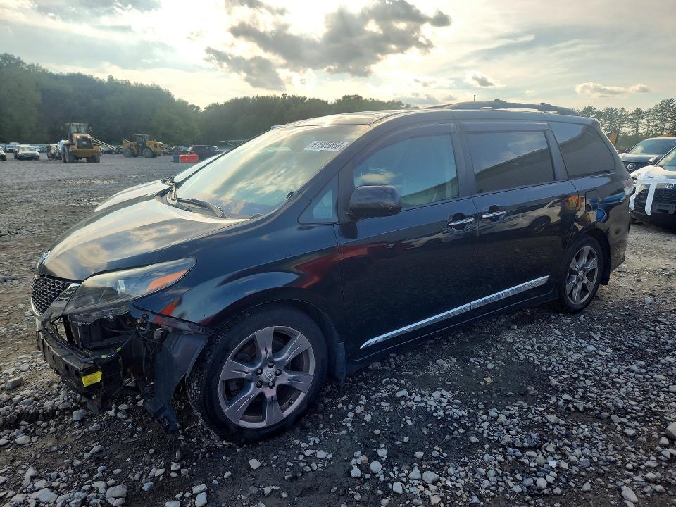 67805666 :رقم المزاد ، 5TDXZ3DC1HS864512 vin ، 2017 Toyota Sienna مزاد بيع