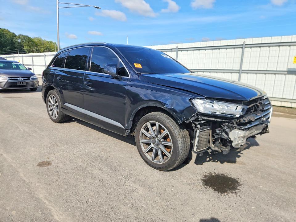 Продаж на аукціоні авто 2017 Audi Q7, vin: WA1VAAF7XHD021904, номер лоту: 69559546
