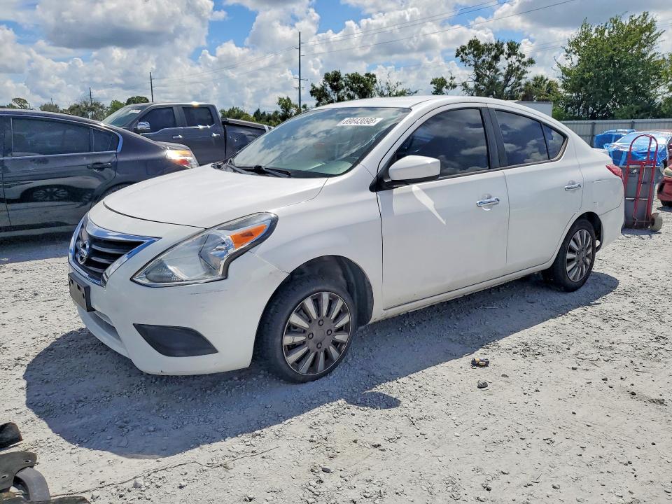 69643096 :رقم المزاد ، 3N1CN7AP7JK391454 vin ، 2018 Nissan Versa مزاد بيع