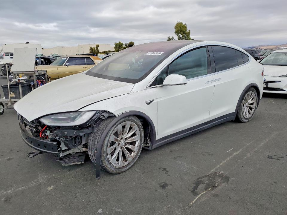 Продажа на аукционе авто 2018 Tesla Model X, vin: 5YJXCAE20JF104660, номер лота: 67744316