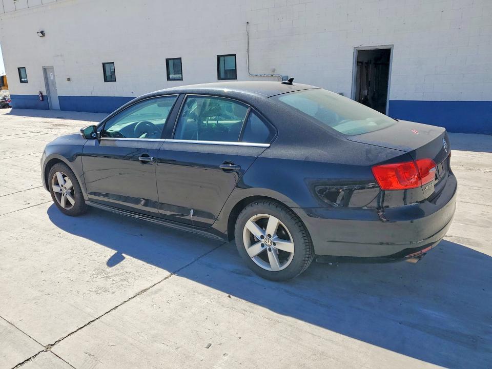 68825066 :رقم المزاد ، 3VWLL7AJ2EM227941 vin ، 2014 Volkswagen Jetta مزاد بيع