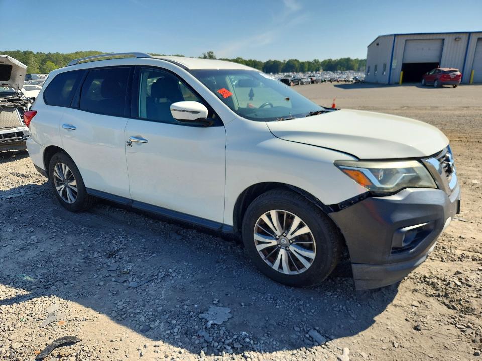 68333016 :رقم المزاد ، 5N1DR2MN7HC675200 vin ، 2017 Nissan Pathfinder مزاد بيع