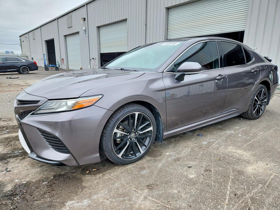 70339746 :رقم المزاد ، 4T1B61HK7KU735407 vin ، 2019 Toyota Camry مزاد بيع