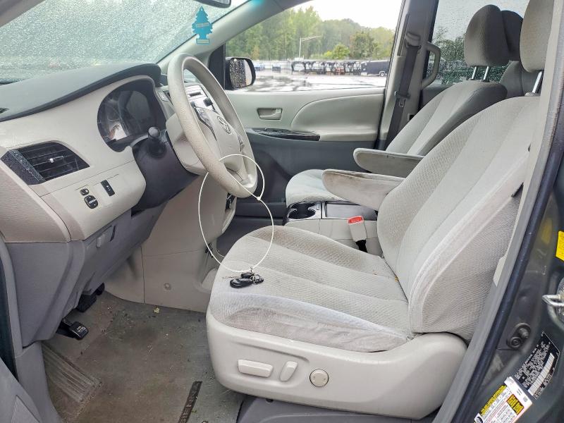 69334226 :رقم المزاد ، 5TDKK3DC2BS086002 vin ، 2011 Toyota Sienna مزاد بيع
