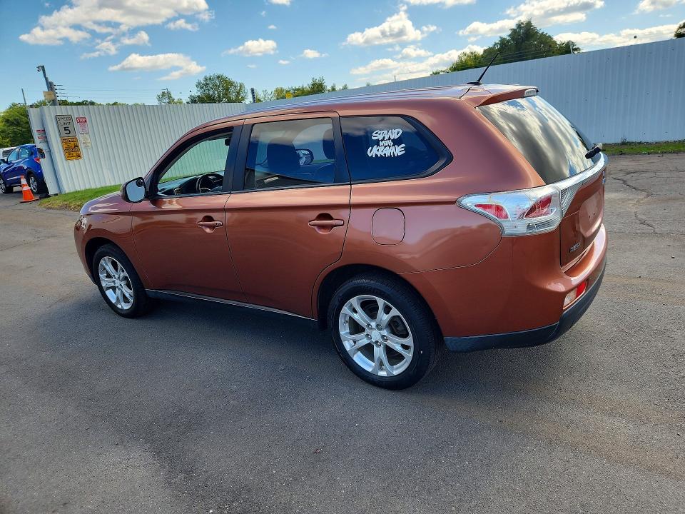 2014 Mitsubishi Outlander მანქანა იყიდება აუქციონზე, vin: JA4AZ3A37EZ008596, აუქციონის ნომერი: 69906156