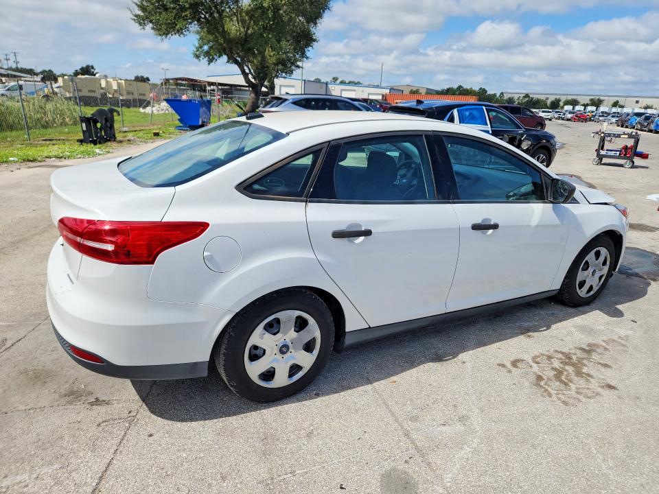 70273446 :رقم المزاد ، 1FADP3E23FL322072 vin ، 2015 Ford Focus مزاد بيع