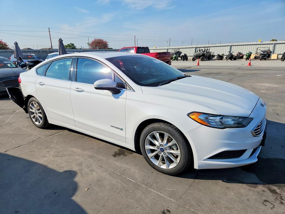 69261706 :رقم المزاد ، 3FA6P0LU3HR287856 vin ، 2017 Ford Fusion مزاد بيع