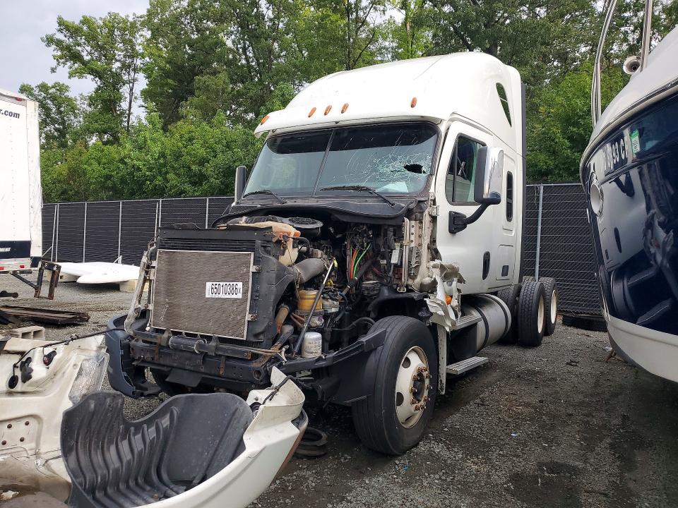 Продажа на аукционе авто 2015 Freightliner Cascadia, vin: 1FUJGLD58FLFY2231, номер лота: 65010386