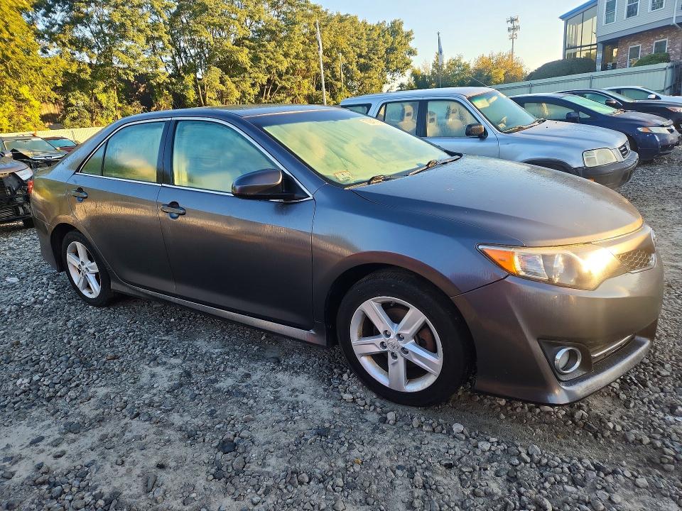 70247196 :رقم المزاد ، 4T1BF1FK4DU717131 vin ، 2013 Toyota Camry مزاد بيع