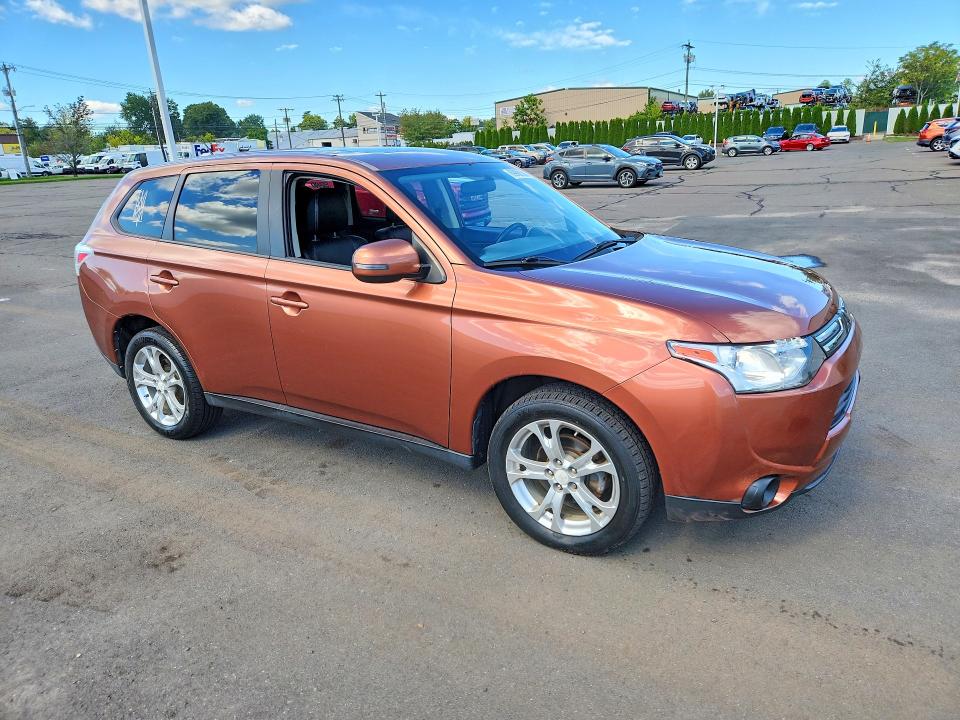 2014 Mitsubishi Outlander მანქანა იყიდება აუქციონზე, vin: JA4AZ3A37EZ008596, აუქციონის ნომერი: 69906156