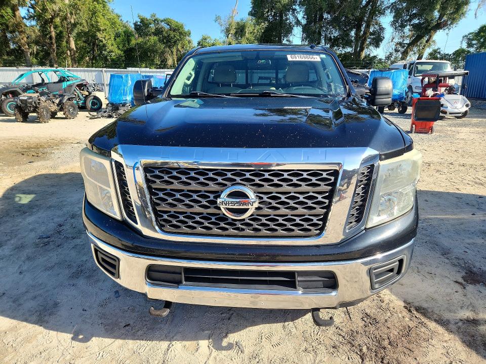 69169866 :رقم المزاد ، 1N6BA1R97HN519877 vin ، 2017 Nissan Titan Xd مزاد بيع