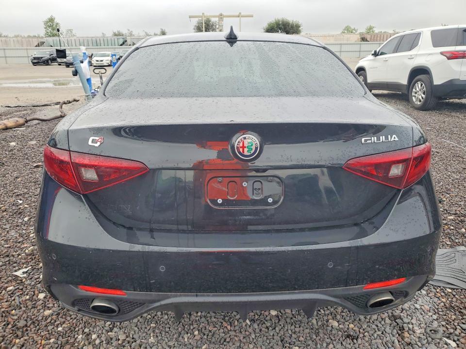 2018 Alfa Romeo Giulia მანქანა იყიდება აუქციონზე, vin: ZARFAEDN3J7564511, აუქციონის ნომერი: 69699756