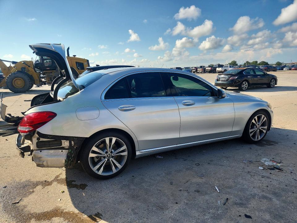 67701396 :رقم المزاد ، 55SWF4JB7JU268402 vin ، 2018 Mercedes-benz C مزاد بيع