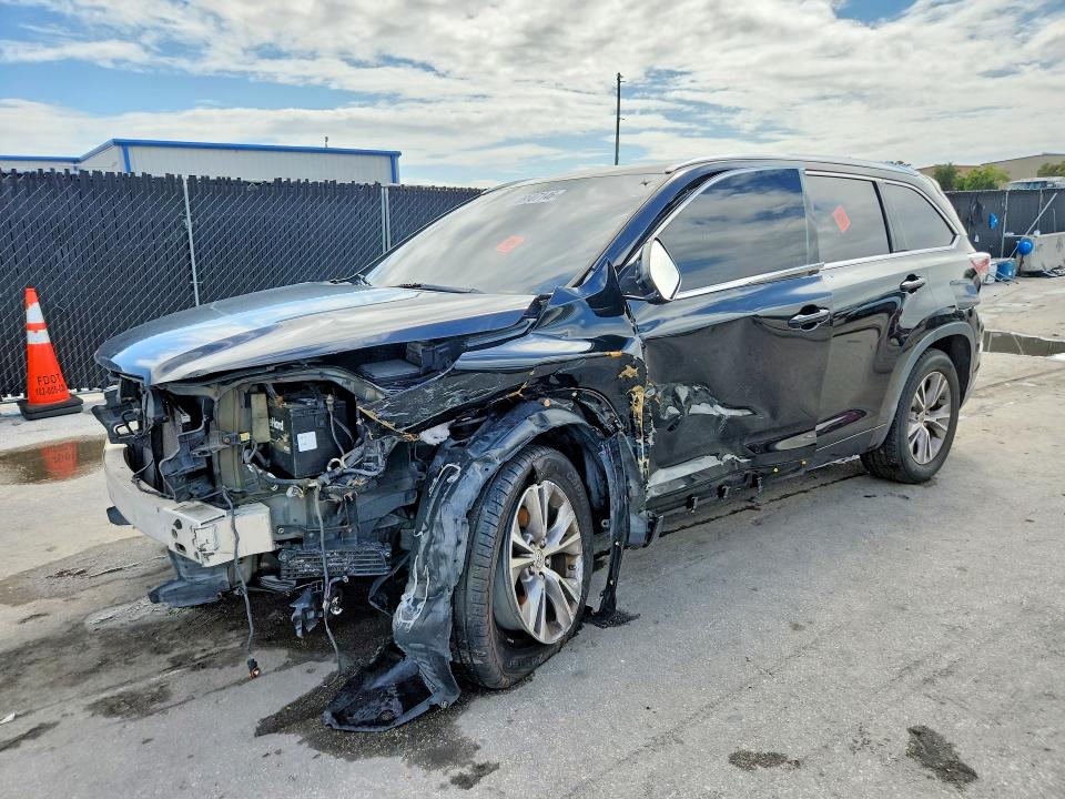 2015 Toyota Highlander მანქანა იყიდება აუქციონზე, vin: 5TDKKRFHXFS056375, აუქციონის ნომერი: 69607146