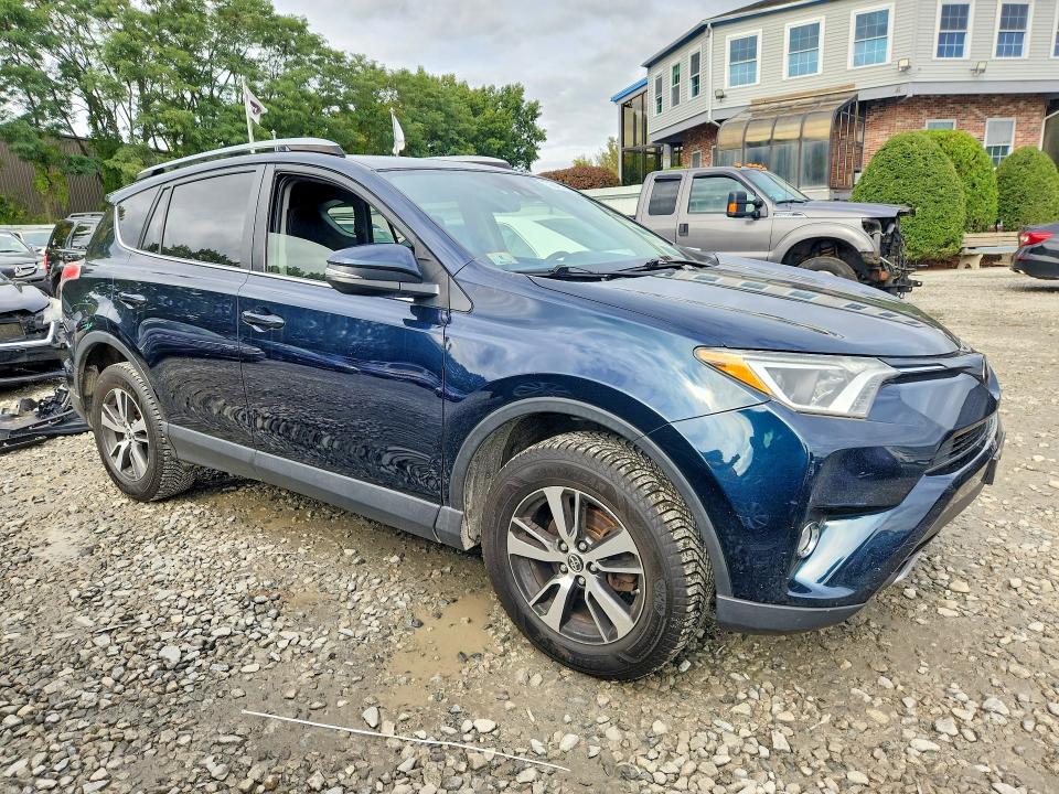 70849196 :رقم المزاد ، JTMRFREV8JJ176482 vin ، 2018 Toyota Rav4 مزاد بيع